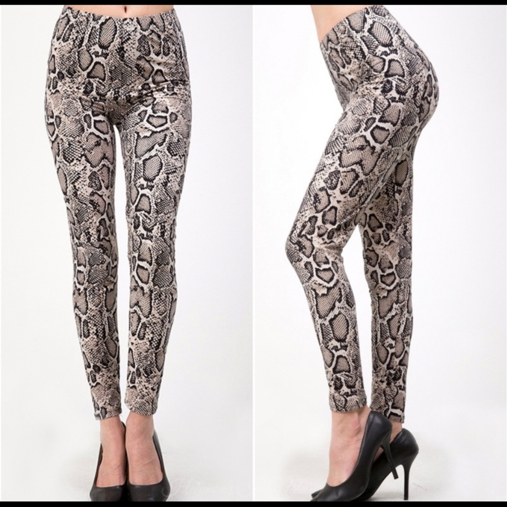 Ultra soft snakeskin leggings NWT